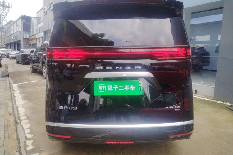 Used Denza D9 2025 DM-i Intelligent Drive 1020 Four-Wheel Drive Flagship Model Rear