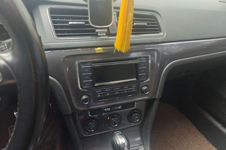 Used Volkswagen Cross Lavida 2014 1.4TSI DSG