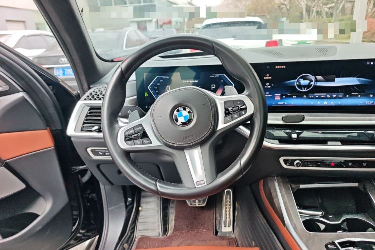 Used BMW X7 2023 xDrive40i Luxury Package with Leading Features Steering Wheel