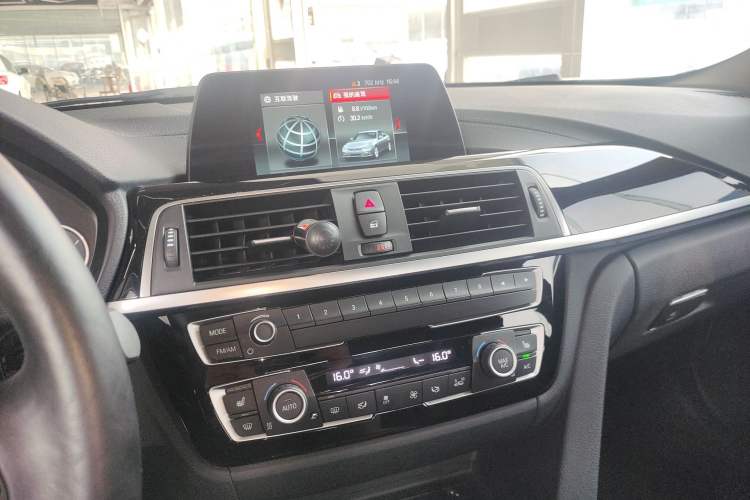 Used BMW 3 Series 2018 320Li Fashion Model Audio And AC Panel