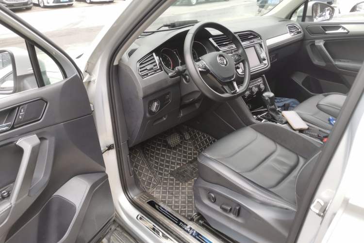 Used Volkswagen Tiguan L 2017 330TSI Automatic Two-Wheel Drive Luxury Edition Driver Seat