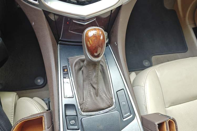 Used Cadillac SRX 2014 3.0L Elite Model Gear Lever