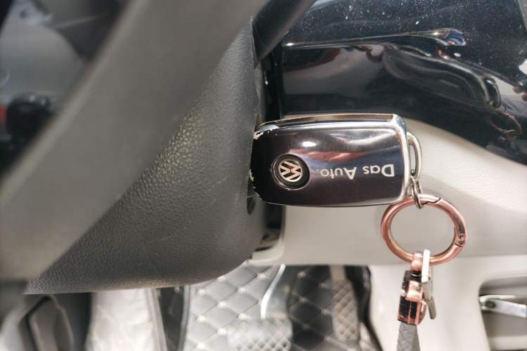 Used Volkswagen up! 2015 1.0L go high!
