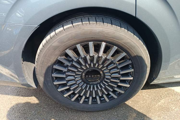 Used Zeekr 009 2024 7-Seater Walk-Through Version Four-Wheel Drive 108 kWh Right Rear Wheel Hub