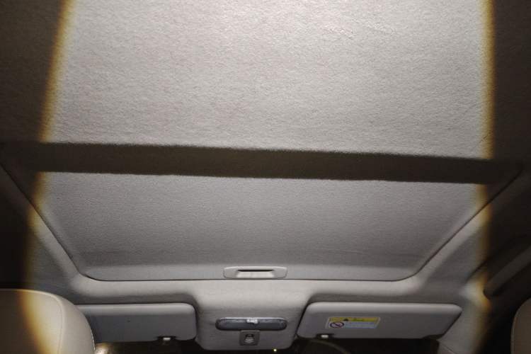 Used Venucia D50 2012 1.6L Manual Luxury Edition
