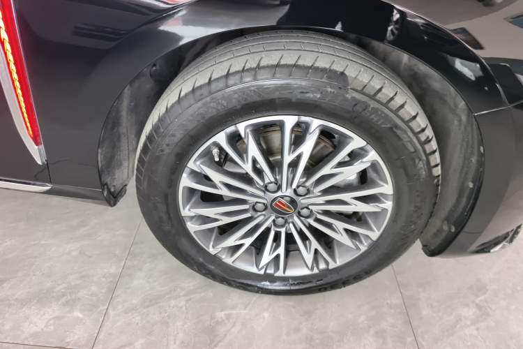 Used Hongqi H5 2024 2.0T Automatic Smart Connect Flagship Edition Right Rear Wheel Hub