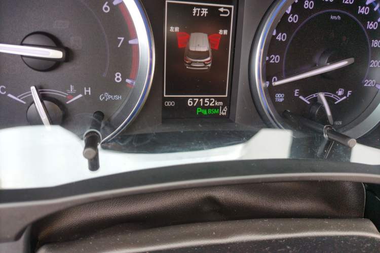 Used Toyota Highlander 2018 2.0T Four-Wheel Drive Ultimate Edition 7-Seater Emission Standard China V Odometer Close Up