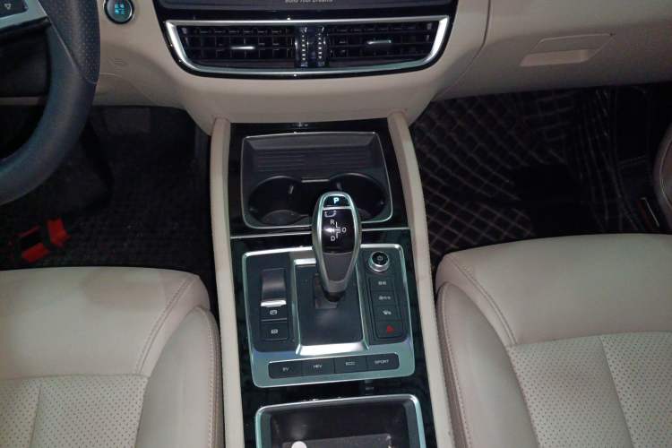 Used BYD Song MAX New Energy 2019 DM 1.5T Smart Connect Zhiyao Model 6-Seater China V Emission Standard Gear Lever