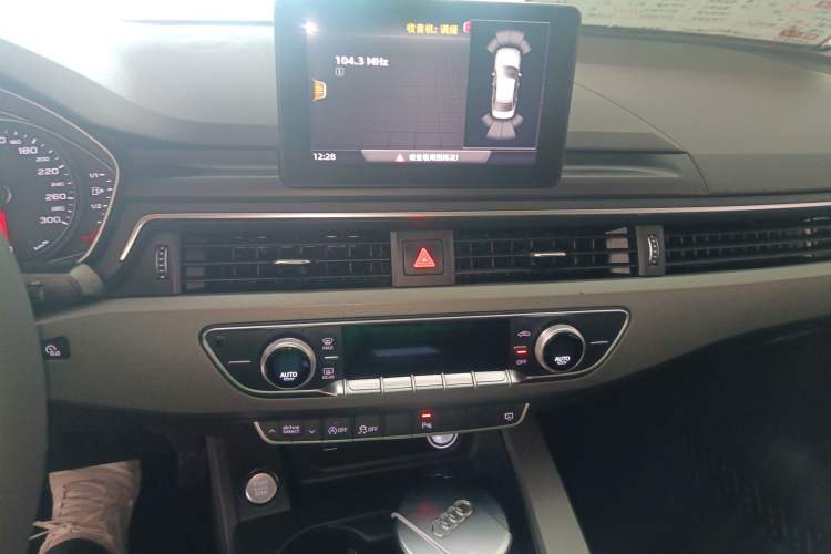 Used Audi A4L 2018 30th Anniversary Edition 40 TFSI Trendy Model Audio And AC Panel