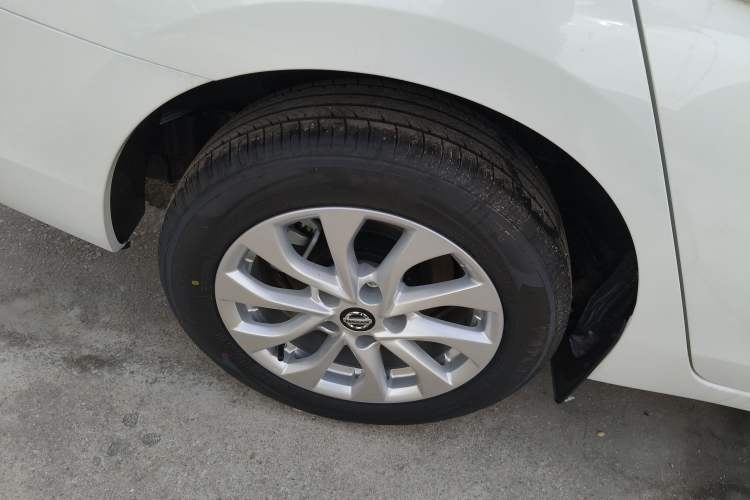 Used Nissan Sylphy 2024 Facelifted Three Classic 1.6XE CVT Comfort Edition Exterior 5