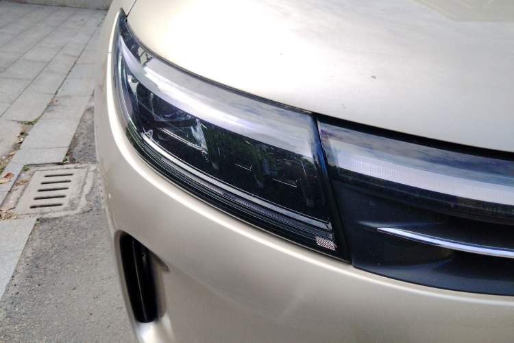 Used Hima AITO M7 2022 1.5T Four-Wheel Drive Flagship Edition Right Front Headlight