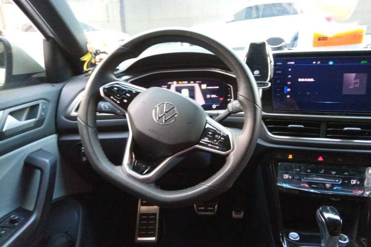 Used Volkswagen T-ROC 2023 300TSI DSG Two-Wheel-Drive Chen Guang Edition
