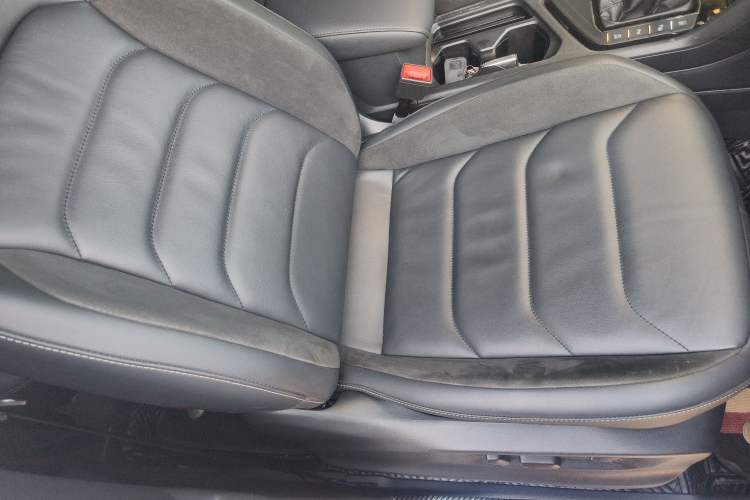 Used Volkswagen Tiguan L 2019 330TSI Automatic Two-Wheel Drive Panoramic Comfort Edition China VI Standard
