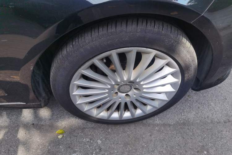 Used Mercedes-Benz E-Class 2015 Facelift E 200 L Right Front Wheel Hub