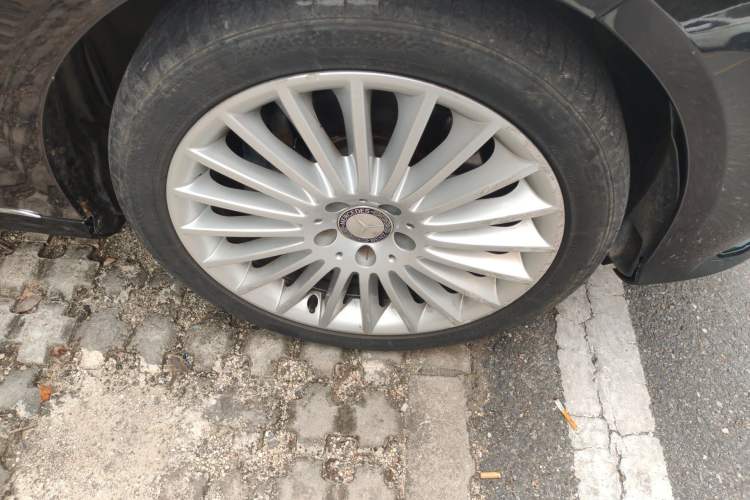 Used Mercedes-Benz E-Class 2014 E 260 L Luxury Model Right Front Wheel Hub