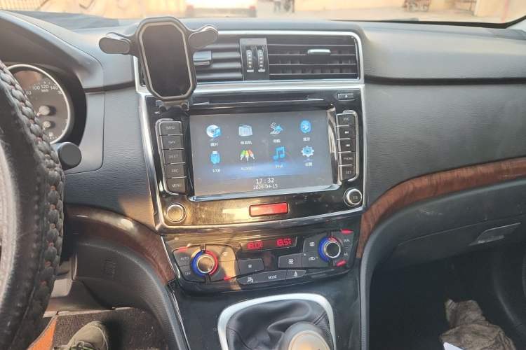 Used Haval H6 2015 Sport Edition 1.5T Manual Two-Wheel Drive Elite Model Audio And AC Panel