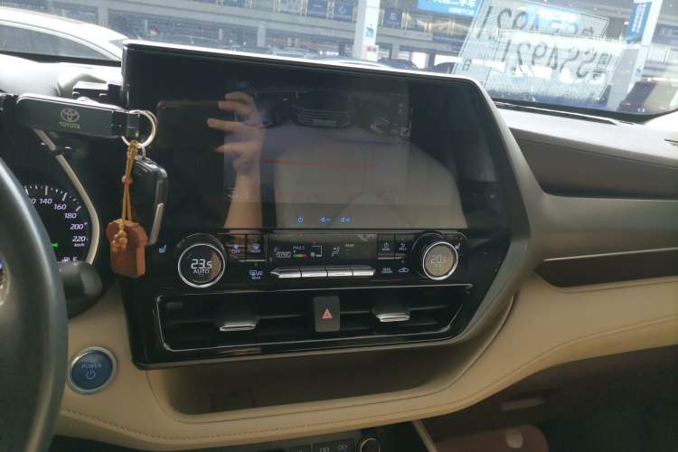 Used Toyota Highlander 2022 Dual-Engine 2.5L Four-Wheel Drive Prestige Version 7 Seats Audio And AC Panel