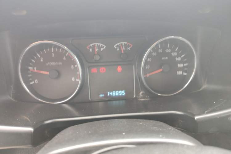 Used Isuzu Pickup 2015 2.8T Two-Wheel Drive 4JB1CT
