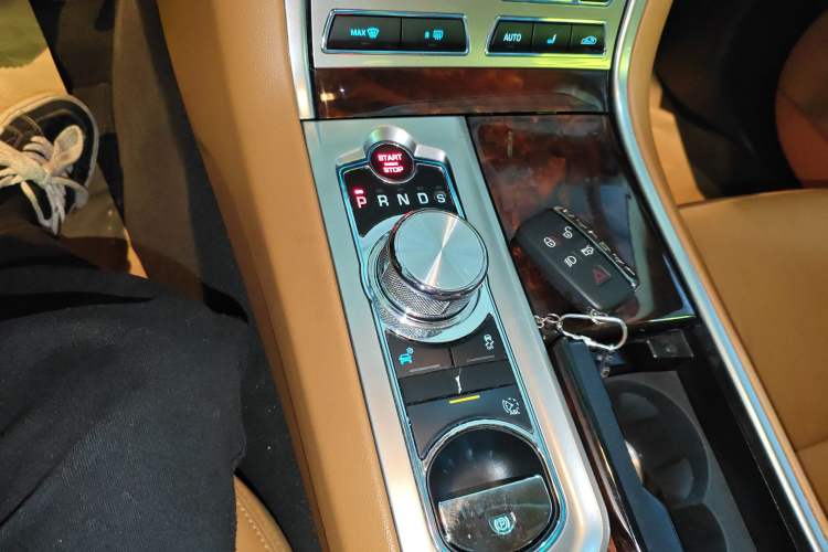 Used Jaguar XF 2015 XF 2.0T Luxury Edition