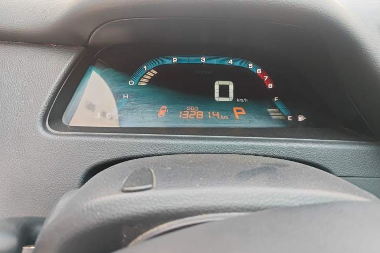 Used Luxgen 5 2015 1.8T Automatic Smart Model Odometer Close Up