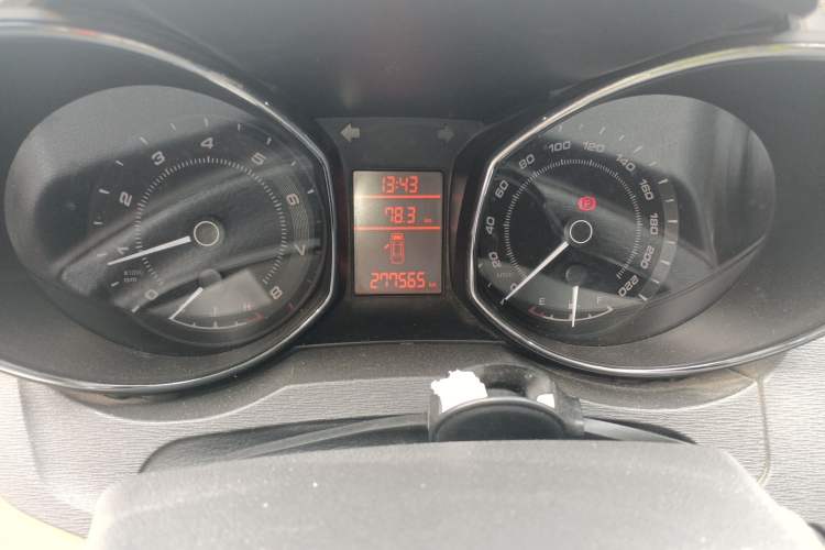 Used Chery Arrizo 7 2015 1.6L Manual ZhiShang Edition Odometer Close Up