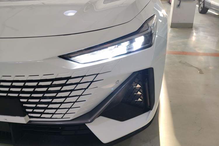 Used Changan UNI-V 2024 1.5T High-Energy Version
