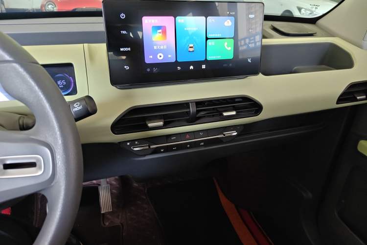 Used Geely Galaxy Panda 2023 Panda Mini 200km Endurance Bear Audio And AC Panel