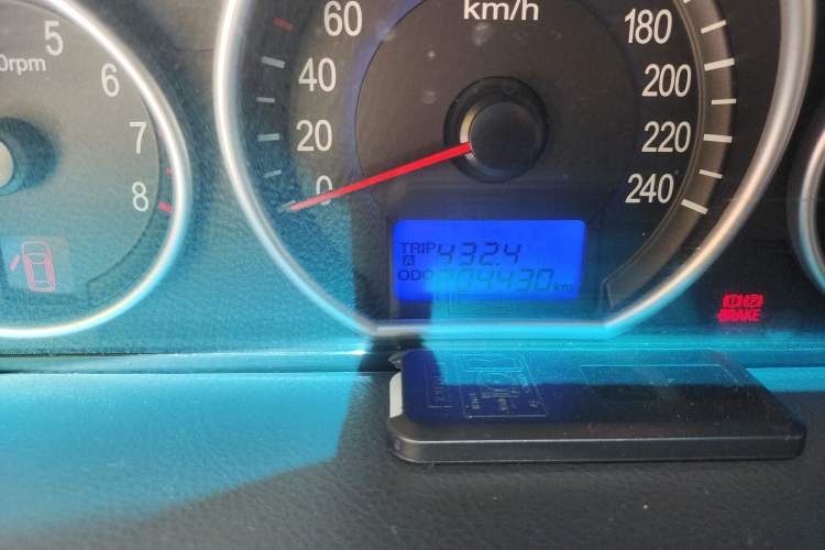 Used Hyundai Veracruz 2012 3.8L Comfort Edition Odometer Close Up