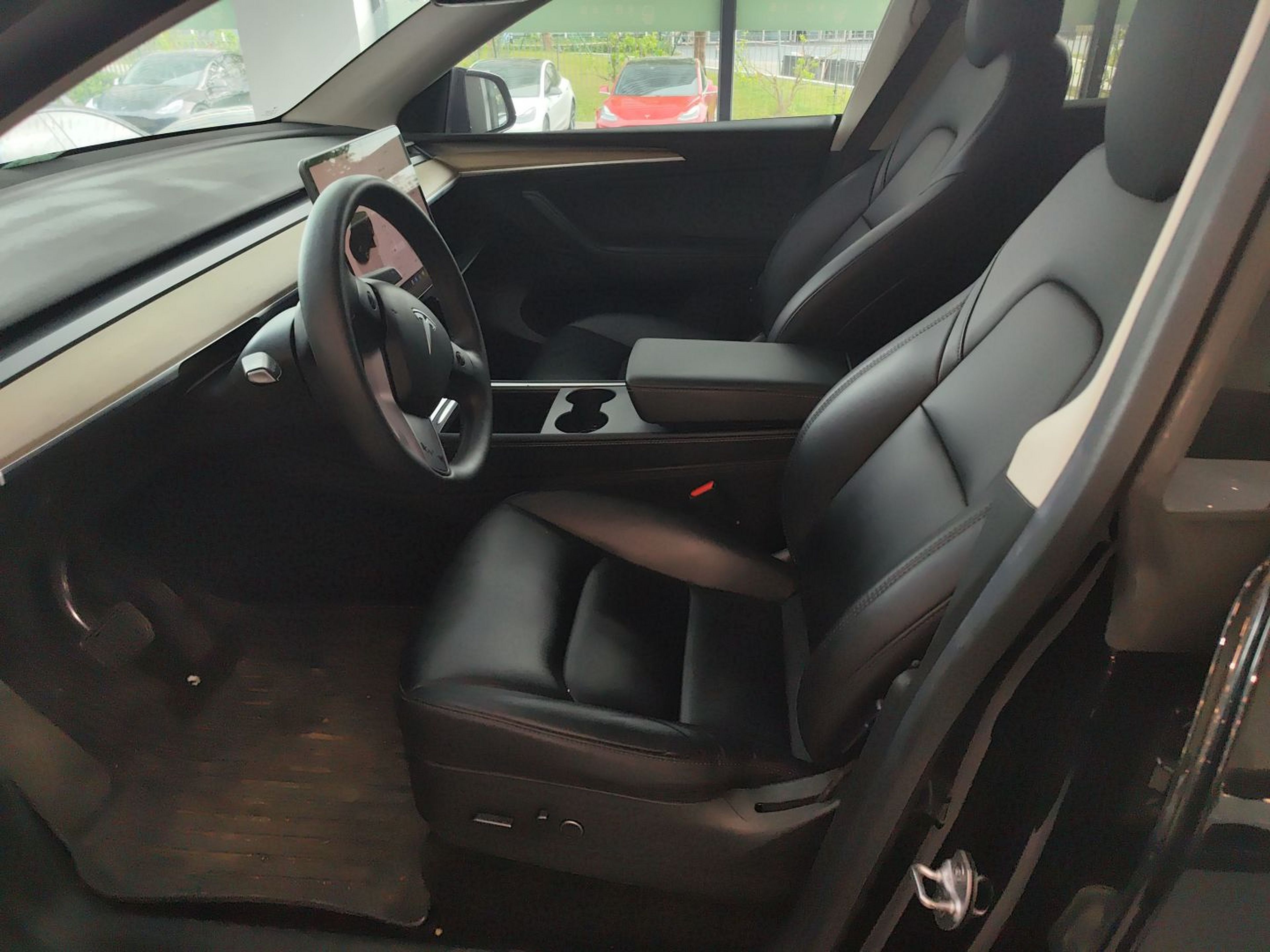 Переднее сиденье в автомобиле