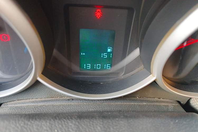 Used Chevrolet Cruze 2013 1.6L SE MT Odometer Close Up