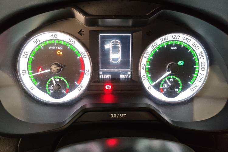 Used Skoda Octavia 2018 1.6L Automatic Luxury Edition Odometer Close Up