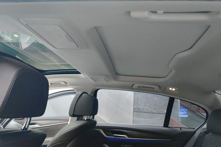 Used BMW 5 Series 2022 Updated 530Li Luxury Edition Premium Package Headliner