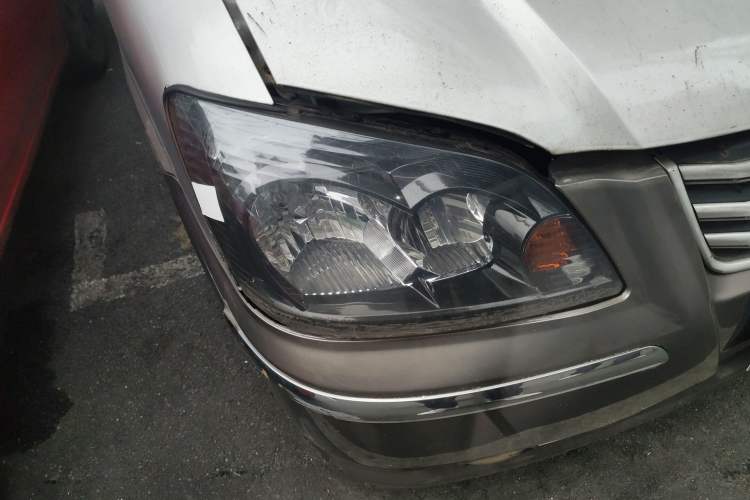 Used FORTHING Lingzhi 2013 M3 1.6L 7-Seater Comfort Model Right Front Headlight