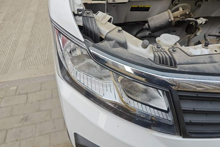 Used BAIC Ruixiang Boteng V2 EV 2022 Enclosed Van Standard Type Henan Lithium Battery Right Front Headlight