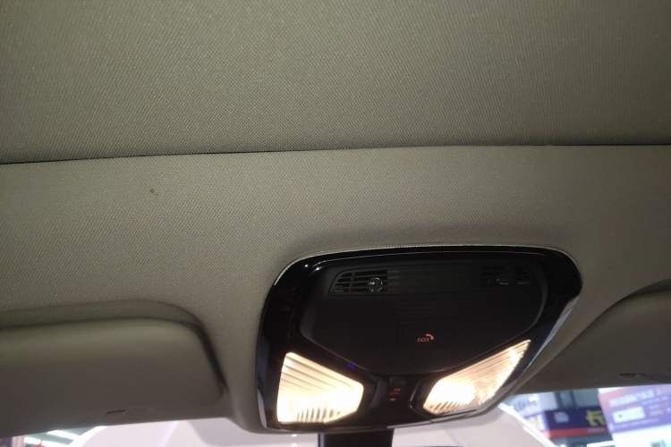 Used BMW X5 (Parallel Import) 2019 xDrive40i Standard 19-inch wheels U.S. specification