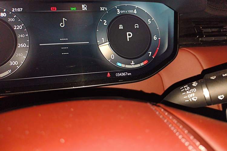 Used Land Rover Range Sport 2023 400PS Dynamic SE Odometer Close Up