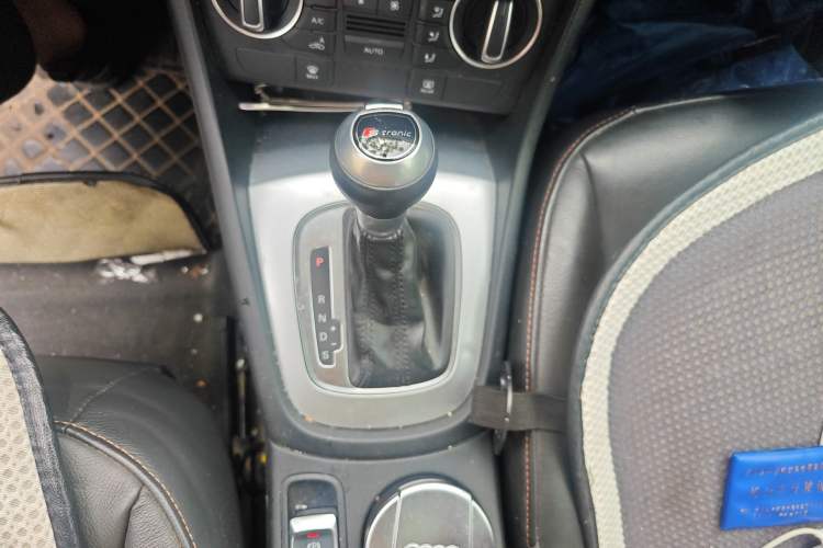 Used Audi Q3 2018 30 TFSI Fashion Edition Collector's Version Gear Lever