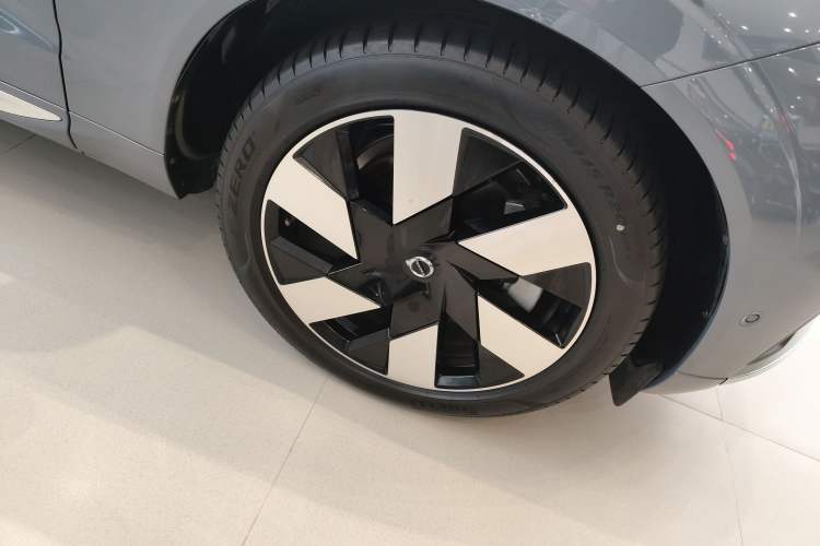 Used Volvo XC60 New Energy 2024 T8 Plug-in Hybrid Long-Range All-Wheel Drive Smart Luxury Edition
