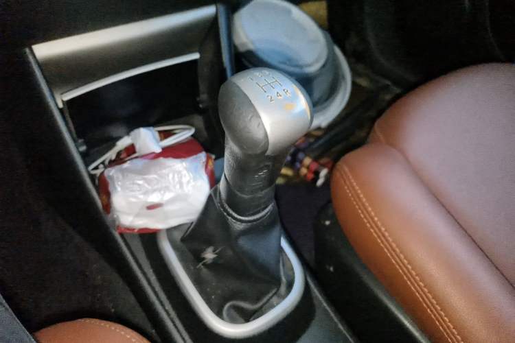 Used Nissan Sylphy 2012 Classic 1.6XE Manual Comfort Edition Gear Lever