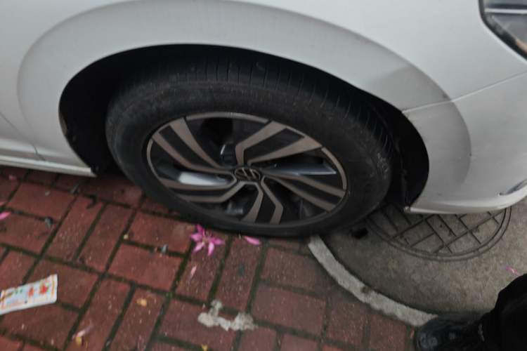 Used Volkswagen Bora 2024 280TSI DSG Comfort Edition Right Front Wheel Hub