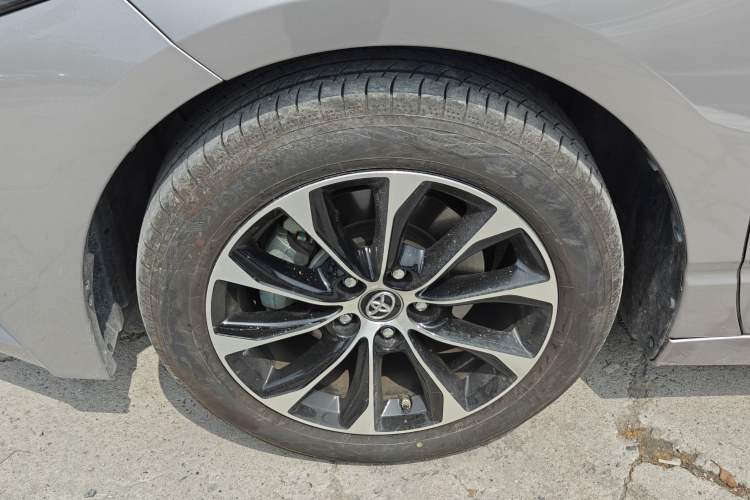 Used Toyota Avalon 2023 2.5L Luxury Edition Left Front Wheel Hub