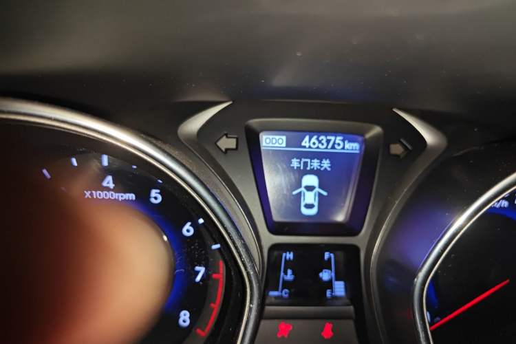 Used Hyundai Elantra (5th Generation / Langdong) 2012 1.6L Manual Leading Model Odometer Close Up