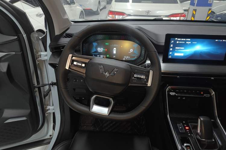 Used Wuling Asta 2022 2.0L DHT Electric-Speed Version
