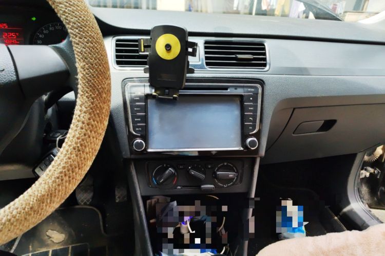 Used Volkswagen Santana 2013 1.6L Manual Fashion Edition Audio And AC Panel