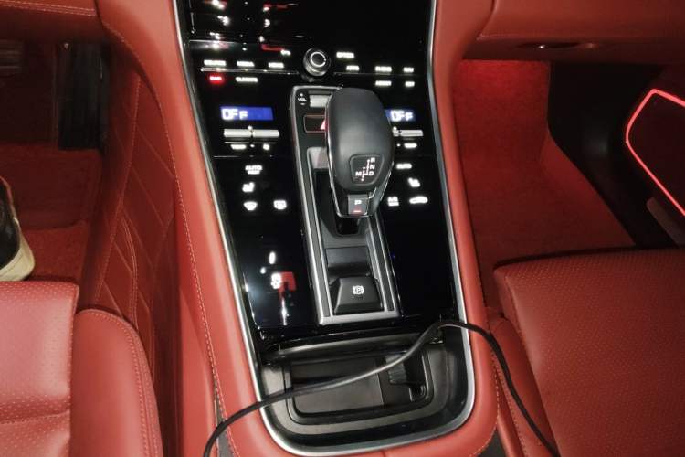 Used Porsche Panamera 2023 Panamera Executive Long Wheelbase 2.9T Gear Lever