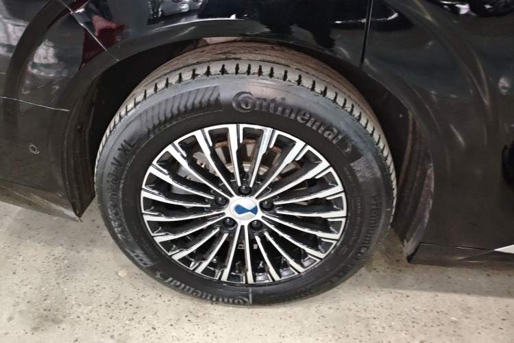 Used Denza D9 2025 DM-i Intelligent Drive 1020 Four-Wheel Drive Flagship Model