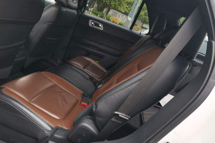 Used Ford Explorer 2013 3.5L Deluxe Model