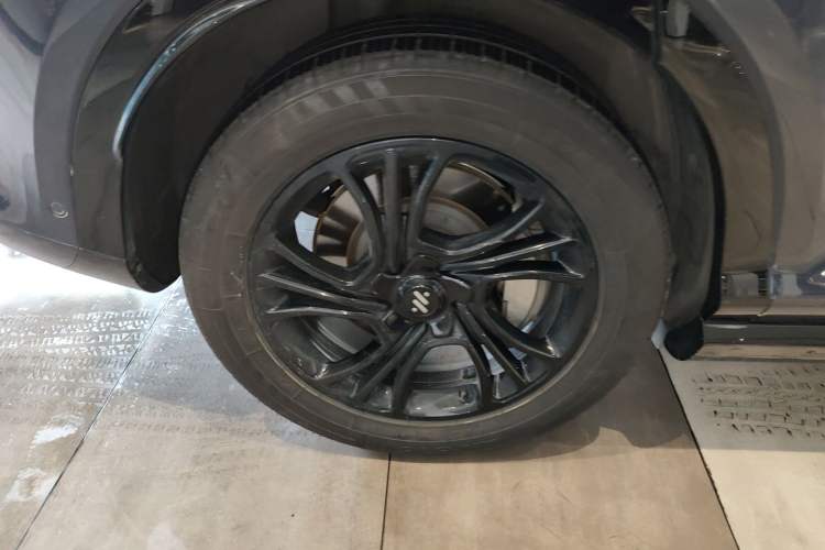 Used IM LS7 2023 100kWh Lux All-Wheel-Drive Version
