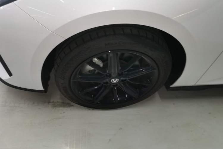 Used Changan UNI-V iDD 2023 Zhidian iDD 1.5T 113km Smart & Fun Version (Rapid Edition)
