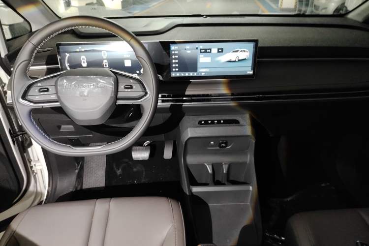 Used SAIC MAXUS Dajia 7 2024 Revised Version Super Hybrid Long-Range Edition Enjoyment Version Center Console